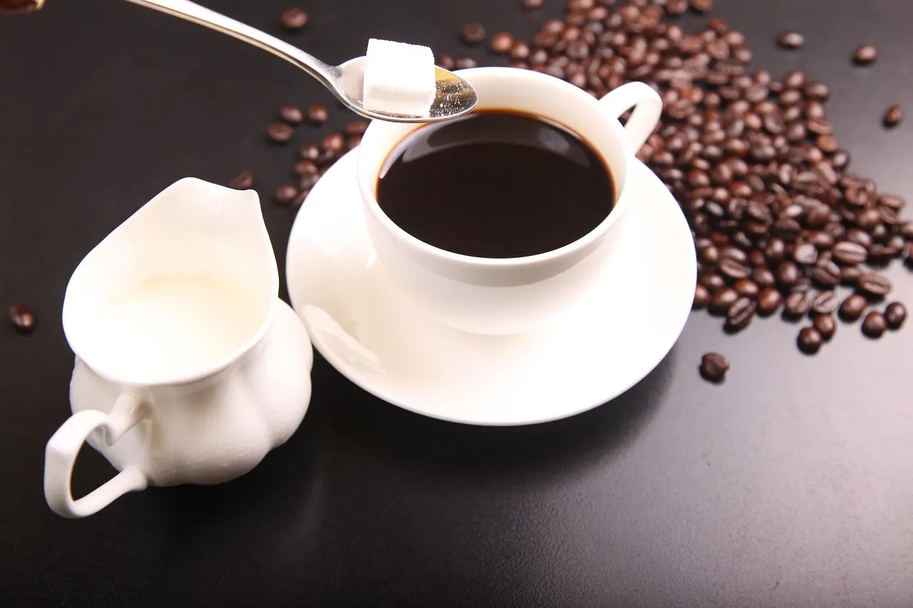 Hoạt động buôn bán, kinh doanh