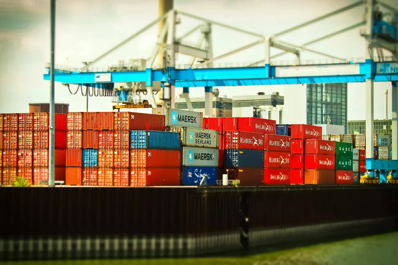 Khu bãi container ngăn nắp tại cảng